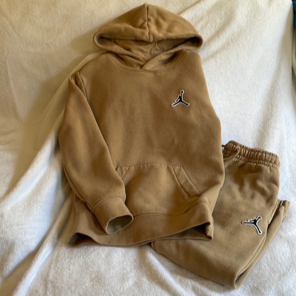 Kids Jordan sweat suit